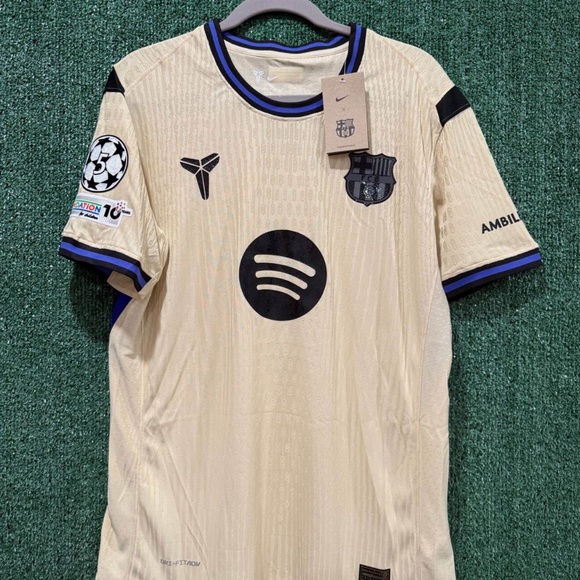 Nike Cream and Black Men's Jersey - Picture 1 of 2